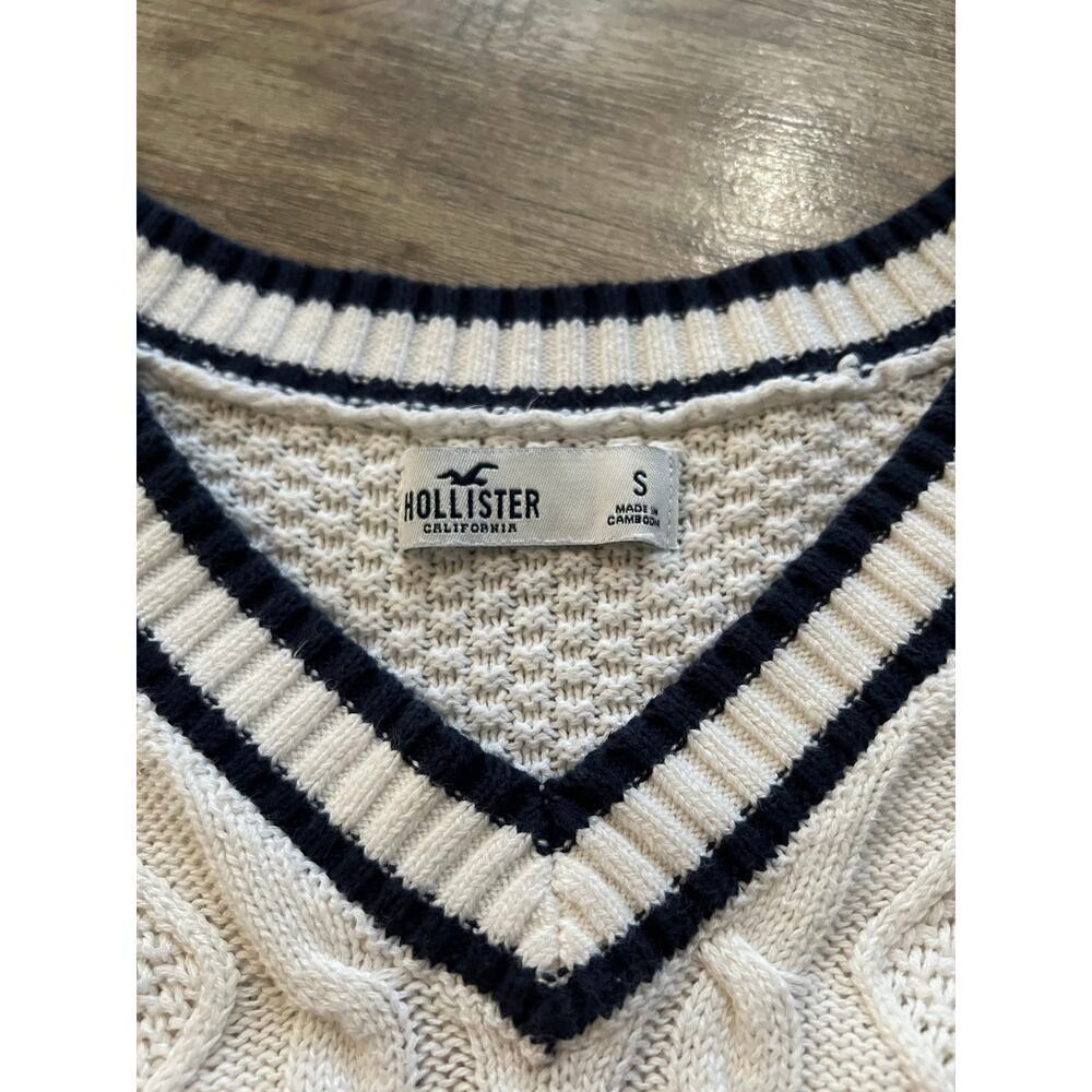 Hollister Co. Women's White & Navy V-Neck Knitted Baggy Sweater Size Small - Picture 4 of 4
